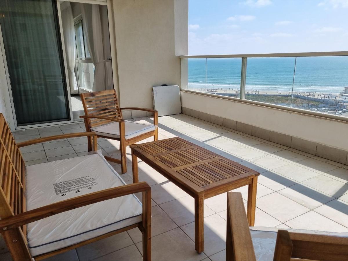 Ducks On The Beach Acra Exterior foto